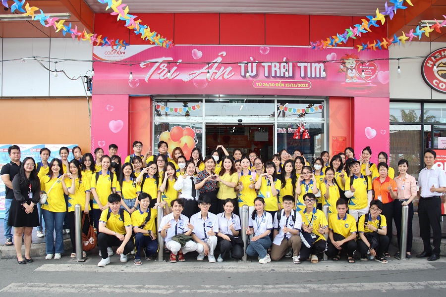 Sinh viên ngành QTBH -Khoa QTKD tham quan học tập thực tế tại Coop Xtra Linh Trung